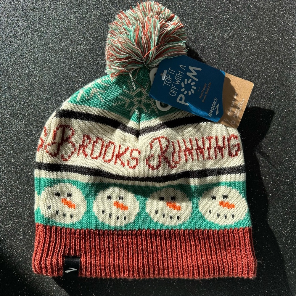 NWT BROOKS running pompom beanie hat